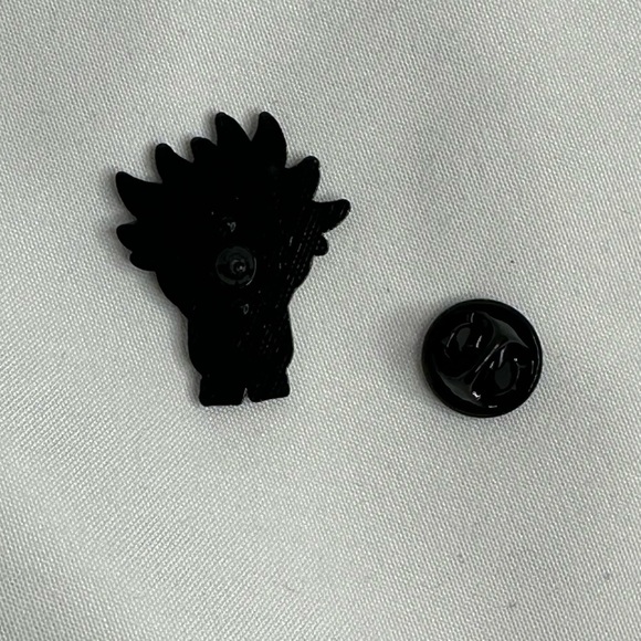 Sanrio Bad Badtz-Maru Enamel Pin Metal Brooch - Picture 3 of 4